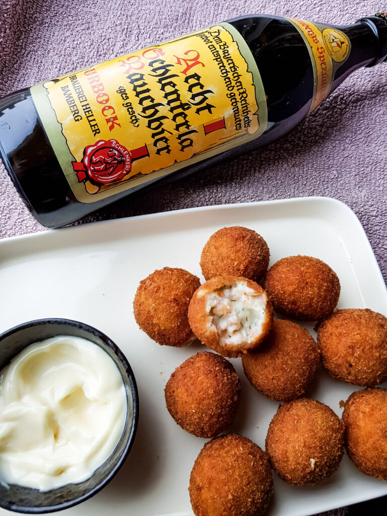 Foodpairing Heer;ijke zalm dille bitterballen met rokerig bier. De lekkerste bitterbal in het FSOM receptenboek door Moon Loves Food
