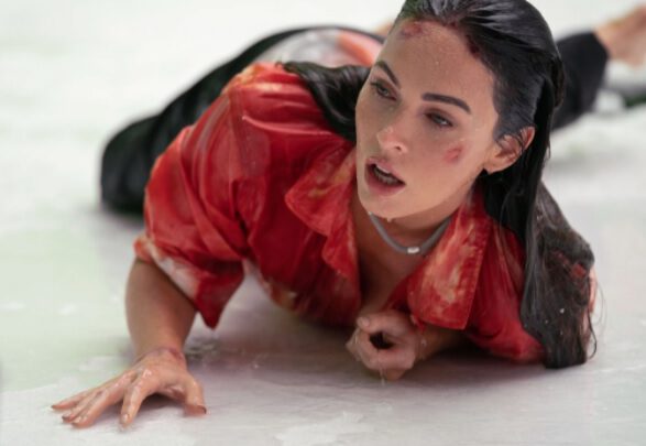 Megan Fox Bloedheet in de sneeuw!