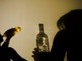 alcohol misbruik heeft verwoestende indruk tijdens pandemie