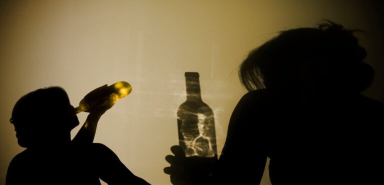 alcohol misbruik heeft verwoestende indruk tijdens pandemie