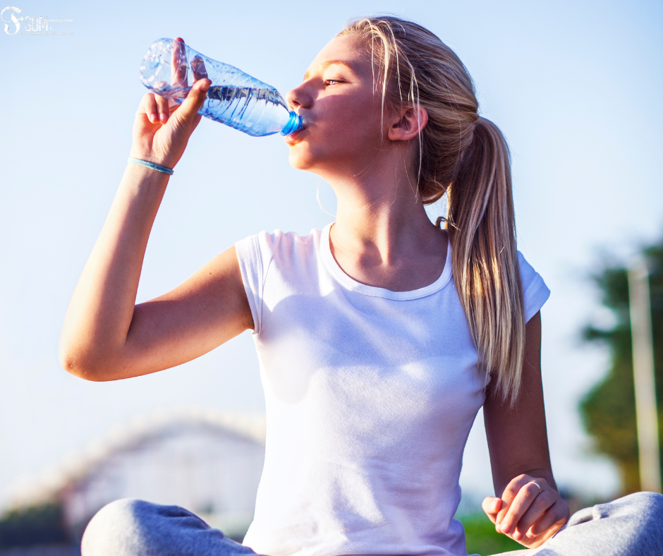 Genoeg water drinken is zo ontzettennd belangrijk en toch is het voor veel mensen een (te) grote opgave. Daarom hebben wij wat tips voor je! 