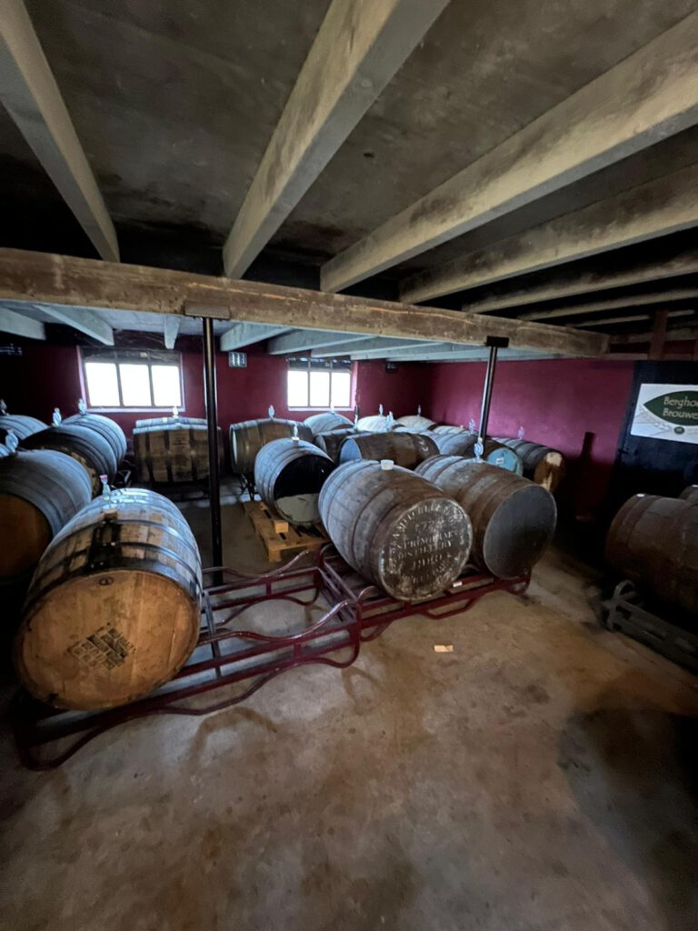 In De Thuisbar vind je de mooiste bierstijlen en ontleden wij ze. Zo ging Confessions Of A Whisky Freak aan de slag met Barrel Aged bier.